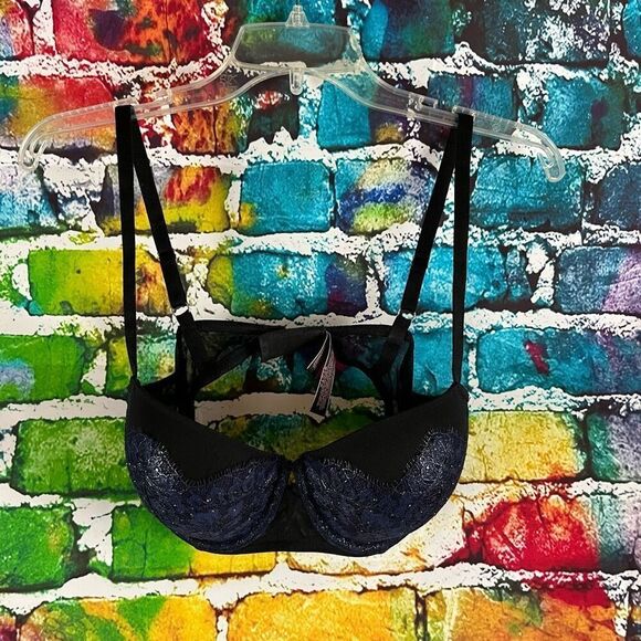 Victoria's Secret Very Sexy Uplift Balconet Bra Size 36D - Picture 1 of 7